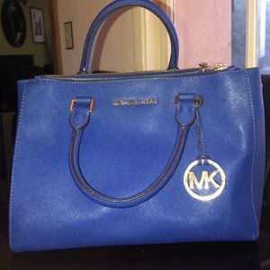 Micheal Kors medium purse